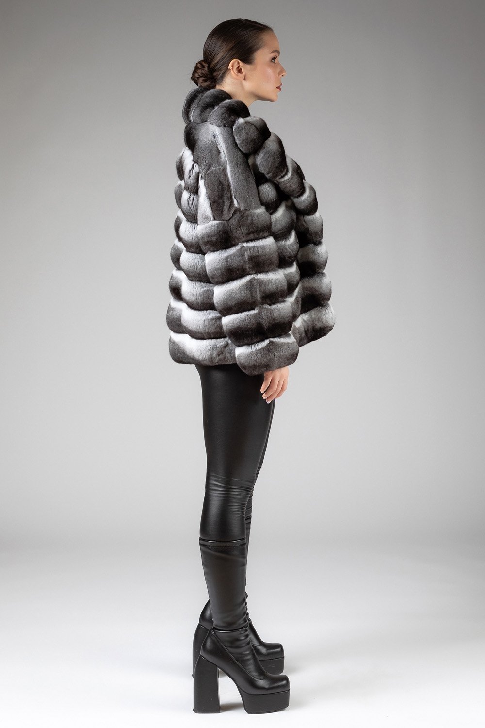 Шуба из меха шиншиллы с английским воротником AE2