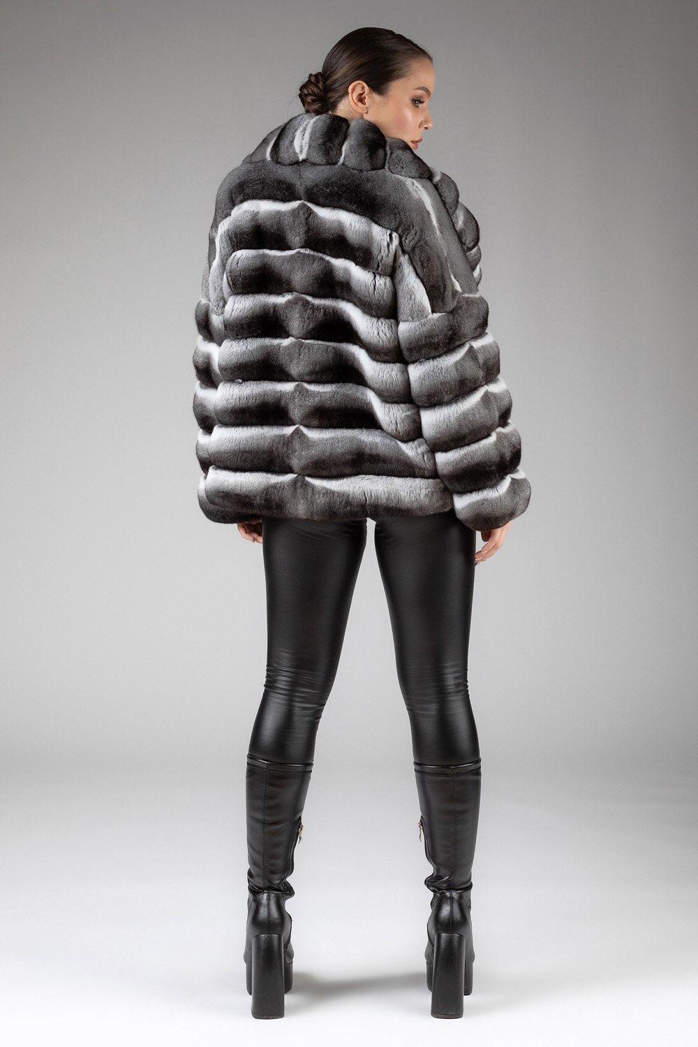 Шуба из меха шиншиллы с английским воротником AE2